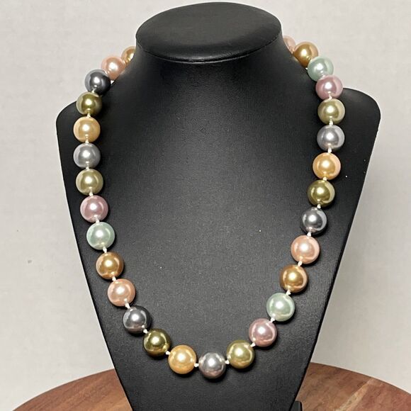 Kenneth J Lane 2009 Gold Tone Multi Color Large Faux Pearl Necklace - Picture 1 of 6